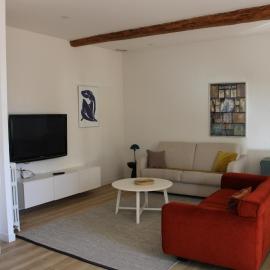 Maison chaleureuse avec grande terrasse, hotel i Nîmes