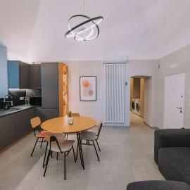 Sea Glow Luxury Apartment 2BR 2BA con vista mare a Bisceglie、ビシェーリエのホテル