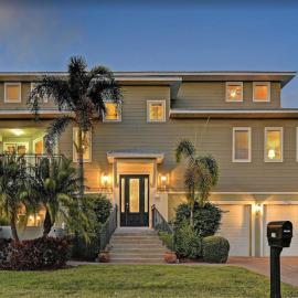 1 Min walk to Beach with Pool, Spa, and Elevator, hotel in Holmes Beach