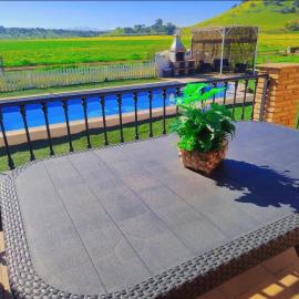 VILLA BILBILIS con piscina privada, barbacoa y parking، فندق في ليناريس