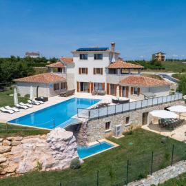 Villa San Lorenzo by Interhome، فندق في بروتونيغلا