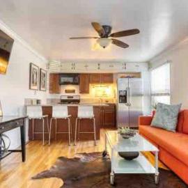 Belmont Shore Beach Bungalow, 2 min walk to town!