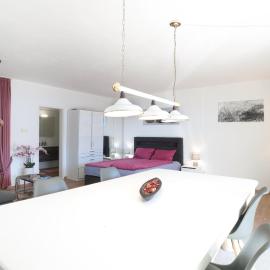 VISTA LAGO casa Hulya, khách sạn ở Orselina