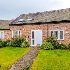 Number 21: A Breathtaking Chester Cottage with Parking