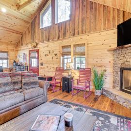 Hot Tub + Fire Pit: Dog-Friendly Cabin in Murphy!