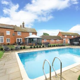 Warren Farm Farmhouse nr Oxford, hotel en Culham