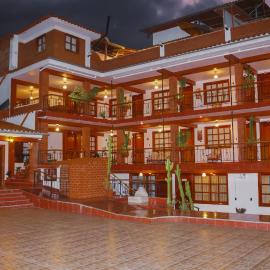 Las Torrecitas, hotel u gradu Carhuaz