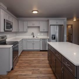 Top floor lakefront condo with Mountain Views!, hotel i Wasilla