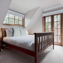Gracelands Swiss Inspired Home with Gorgeous Grounds, hotel di Hadspen