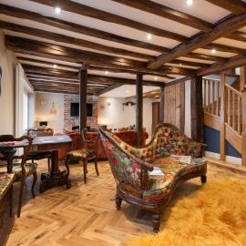 Crippens, Historic Luxuriously modernised, Central, Parking, EV, AC & 2nd glazing, отель в Кентербери