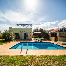 Villa Diana, hotel em Tavronitis