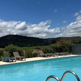 Cosy appartement entre vignes et garrigue avec piscine