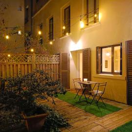Peaceful apartment with private garden, hotel a Clichy