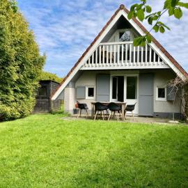 Olivia 6pers House with a private garden close to the National Park Lauwersmeer – hotel w mieście Anjum