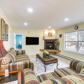 Cozy Lake Luzerne Home - 1 Mi to Wayside Beach!, hotel din Lake Luzerne
