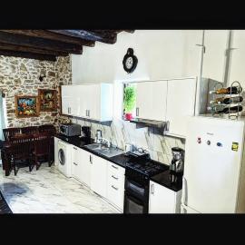 Art House Pagoi Sleeps 6 Parking Near The Beach