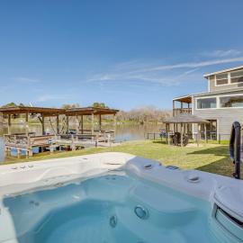 ‘Sunset Cove’ Lakefront Rental w/ Private Dock!