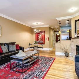 Brownstone in Gold Coast - Downtown