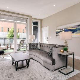 Stunning Duplex Condo #1 - Downtown River North, отель в Чикаго
