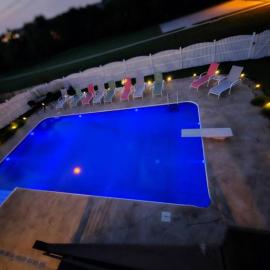 Spacious Pool House with tons of amenities! โรงแรมในโอมาฮา