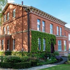 Cornerstone Manor Hotel, hotel in Sale