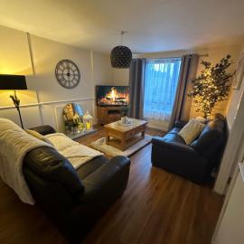 Spacious 3 bedroom flat close to city center, Hotel in Dalneigh
