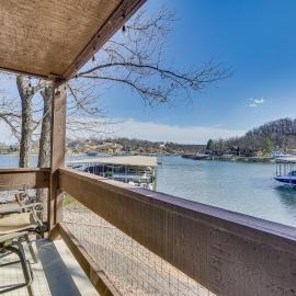 Lakefront Condo w/ Resort Amenities in Osage Beach