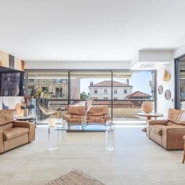LB Vacation Rentals I A short Stroll to Palais, Beach, Terrace & Seaview