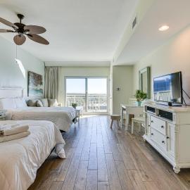 Destin Resort Studio w/ Pool - Walk to Beach!, hotel v destinácii Destin