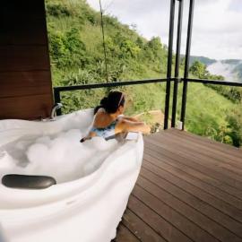 Grey Rock Mountain Cabin w/ Jacuzzi, hotel v mestu Balamban