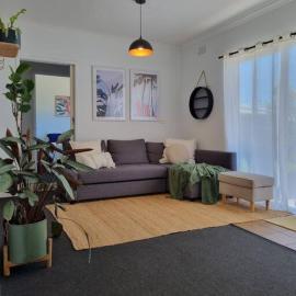 Family friendly home in Belmont, hotel in Belmont