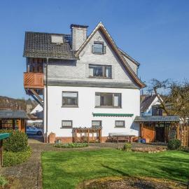 2 Bedroom Cozy Apartment In Finnentrop, hotel in Finnentrop