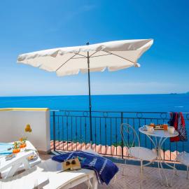 CASA OLGA, UN AFFACCIO SUL MARE !!