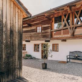 Design-Bauernchalet im Elbacher Gütel nahe Starnberger See, hotel in Eurasburg