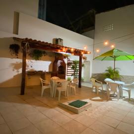 Casa atrás da feirinha 3 vagas