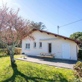 Maison 3 chambres proche plages avec jardin clos à Mimizan - pour 8 personnes - FR-1-50-127, hotel in Mimizan