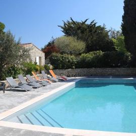 VILLA DEL RE 4 (face à la piscine), hotell i La Flotte
