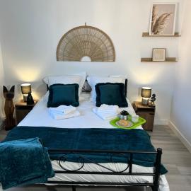 Maison 3 chambres 6 personnes et garage โรงแรมในชาโตรูซ์