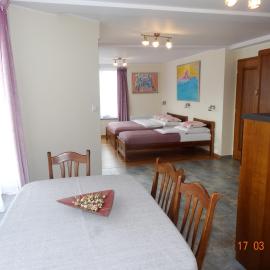 APARTAMENTY i POKOJE "PASJA" - 2 minuty do plaży, hotel in Dźwirzyno
