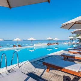 Sunny Lena Premium Family Apartment with Garden, Close to Beach & Pool, hotel in Petrcane