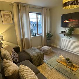 Lovely modern 2 bedrom unit close to city center, Hotel in Dalneigh