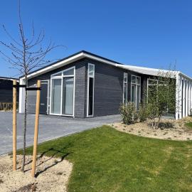 Chalet in Zeeland with Private Jetty – hotel w mieście Wemeldinge