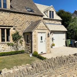 Large Stylish Luxury Cotswold Cottage - ideal for families, w/ EV charging