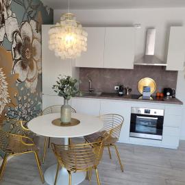 Lago-apartment Midy, sfeervol, zwembad, airco