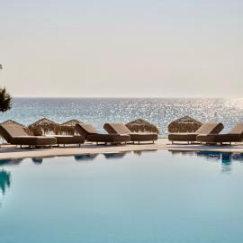 The Bay Hotel & Suites, hotel sa Vasilikos