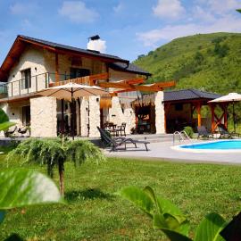 Valmont Luxury Chalet, Hotel in Glozhene