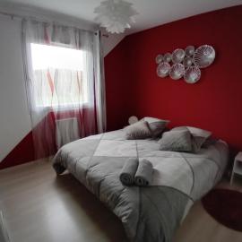 chambre rouge privée avec piscine, hotell sihtkohas Doissin