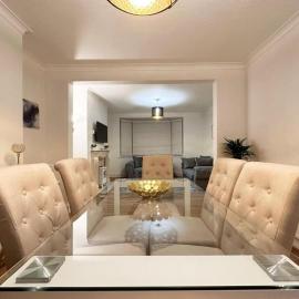 Charming 3-bedroom family home, hotel a Londres