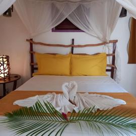 Bungalow atypique Ti Mabouya à 500m de la plage, hotel u gradu Sent-An