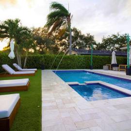 Modern & Bright Retreat by the Beach, Airport & Casino! Pool & Jacuzzi!, hotel u gradu Dania Beach
